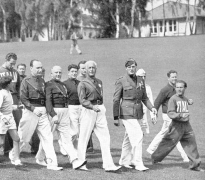 Squadra olimpica con principe Umberto di Savoia